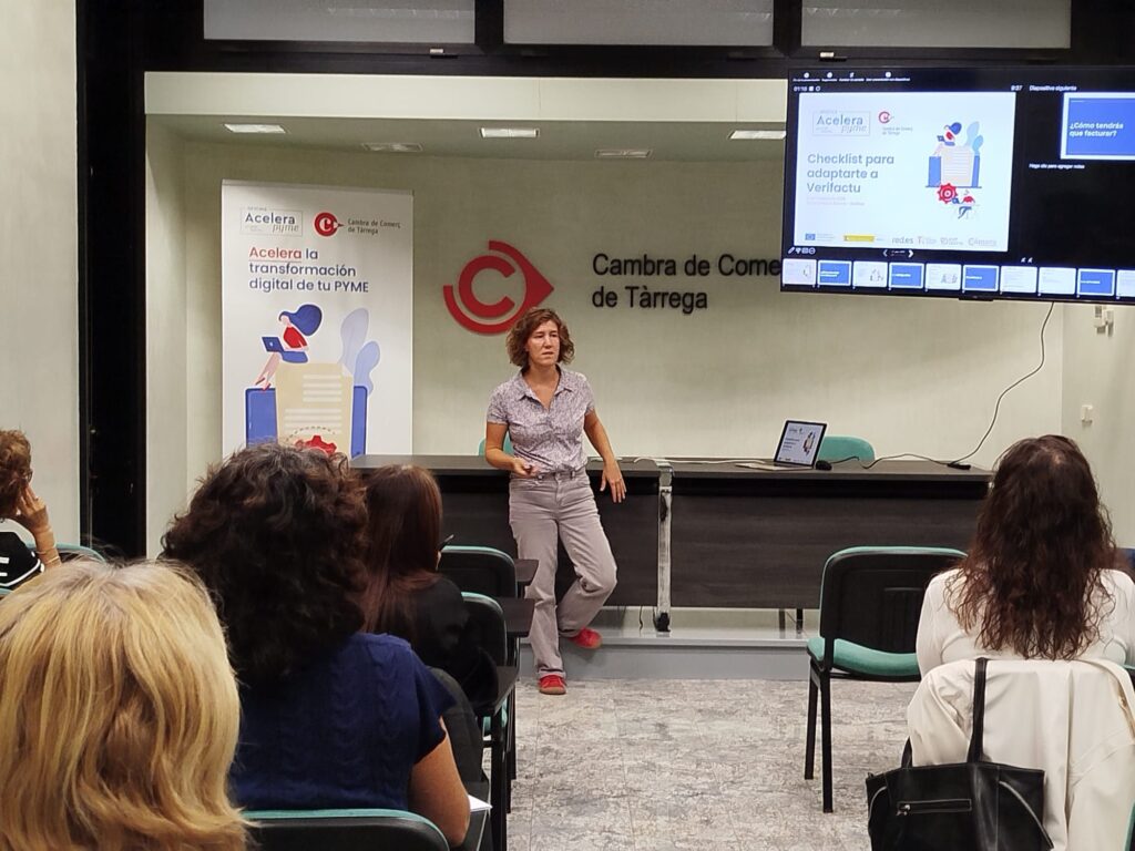 Participantes durante la sesión informativa sobre la Ley Antifraude y Verifactu en la Cámara de Comercio de Tàrrega, organizada con la colaboración de Esofitec.
