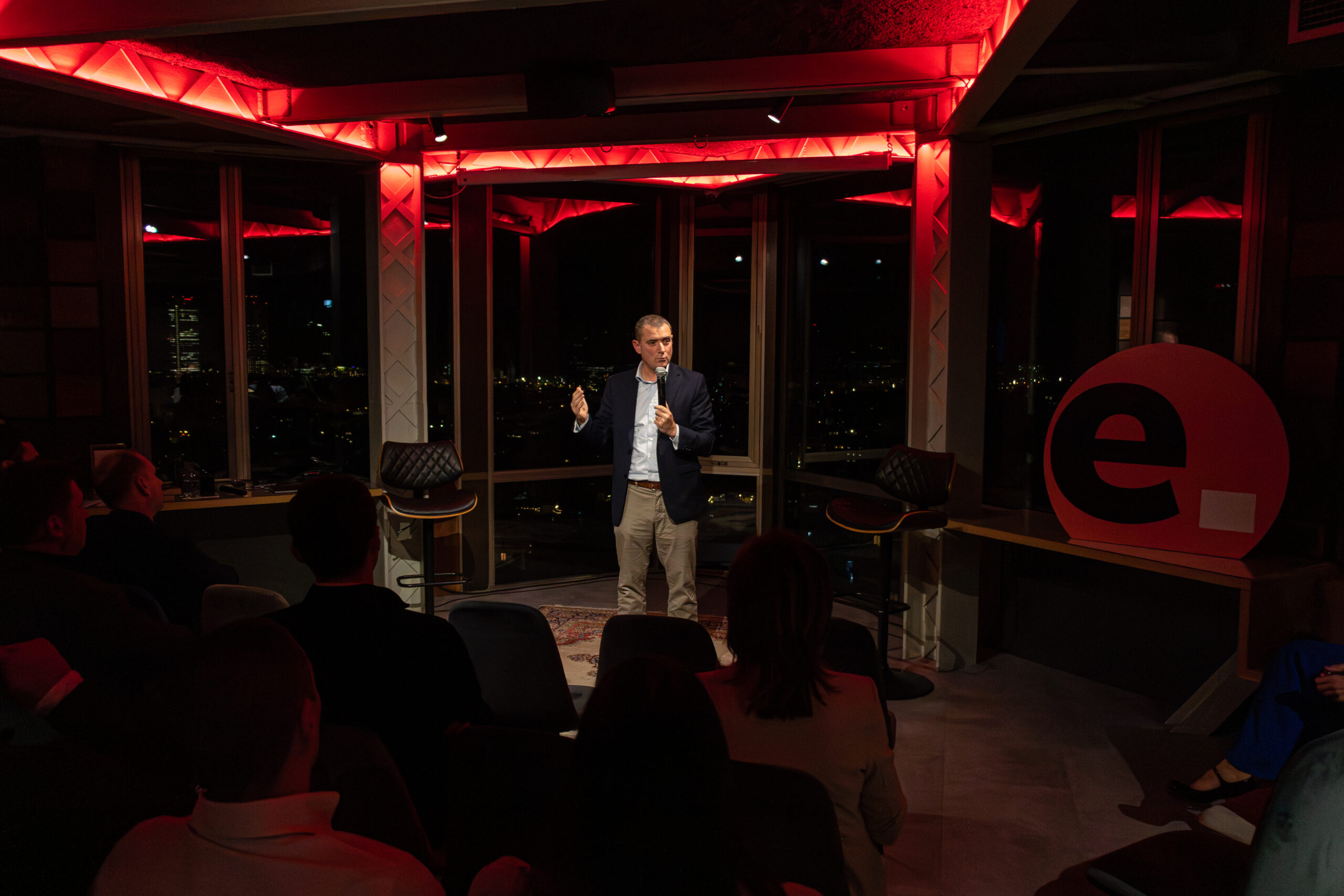 Tomàs Font, directivo de Wolters Kluwer, durante su intervención en la inauguración de la nueva oficina de Esofitec en Barcelona