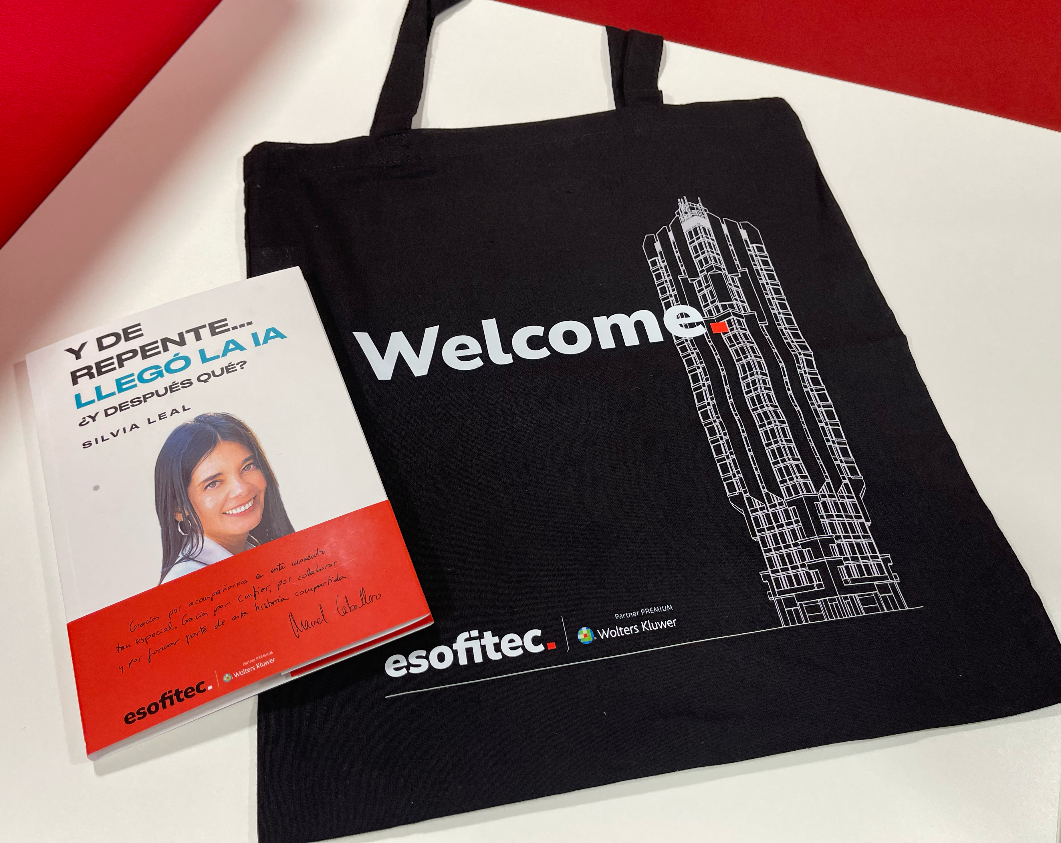 Ejemplares del libro ‘Y de repente… llegó la IA’ de Silvia Leal entregados como obsequio durante la inauguración de la sede de Esofitec en Barcelona.