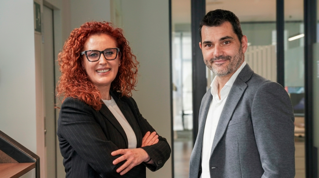 Albert Lleal, soci de Lleal Tulsà Assessors, i Antònia García, directora de RH de Nima Grup, durant l'entrevista sobre el model TÀNDEM amb a3innuva Nómina 