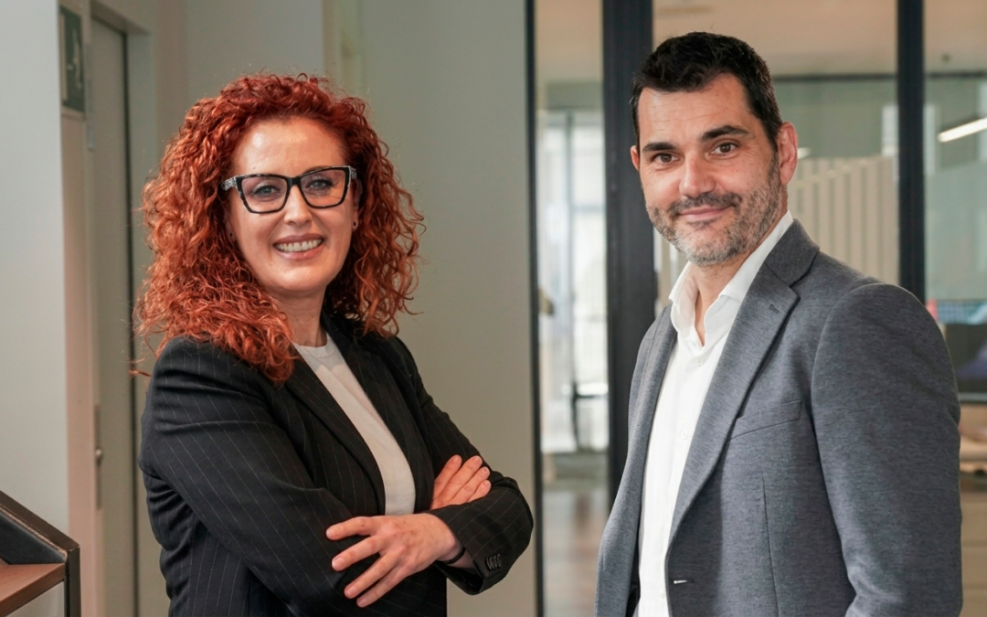 Albert Lleal, soci de Lleal Tulsà Assessors, i Antònia García, directora de RH de Nima Grup, durant l'entrevista sobre el model TÀNDEM amb a3innuva Nómina